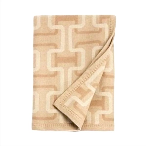 *Hudson Park Collection Lambswool/Cashmere Interlocking Jacquard Throw - Picture 1 of 4